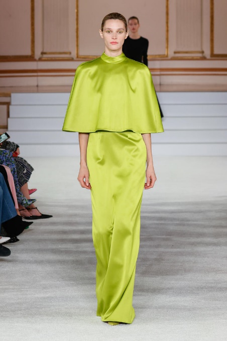 فستان من الساتان