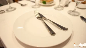 طريقة الأكل بالشوكة والسكين