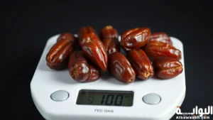 100 جرام تمر كم حبة