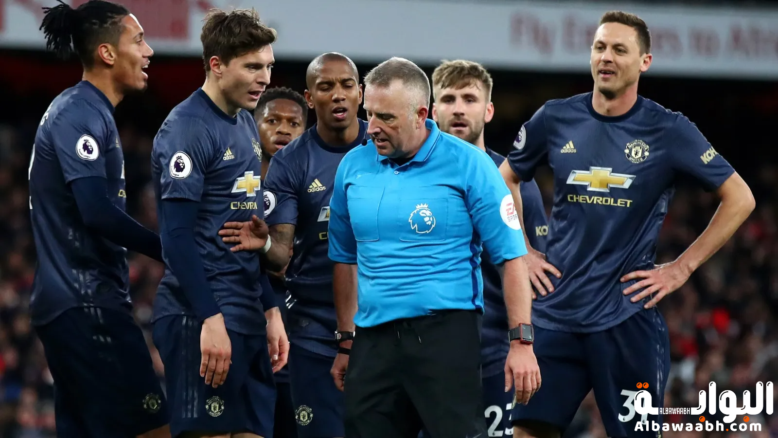 أكثر الحكام جدلاً في الدوري الإنجليزي