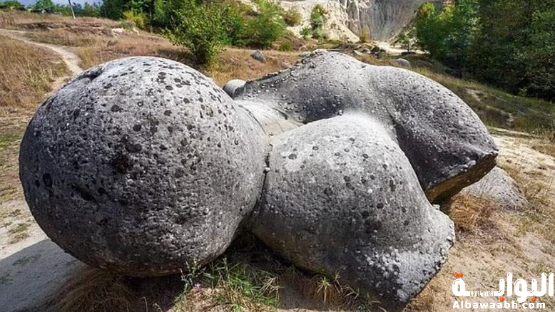 الصخور التي تصدر أصواتًا