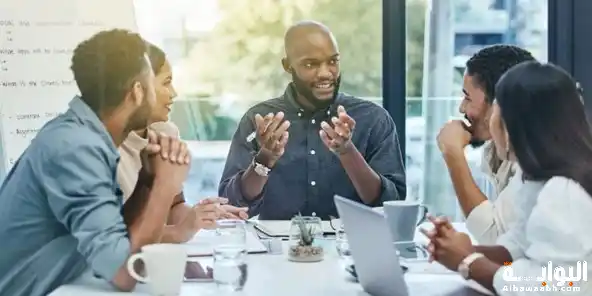 بناء ثقافة عمل إيجابية: كيف تخلق بيئة تحفّز الانتماء والإبداع؟